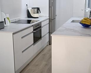 Kitchen of Flat for sale in  Sevilla Capital  with Air Conditioner, Parquet flooring and Oven