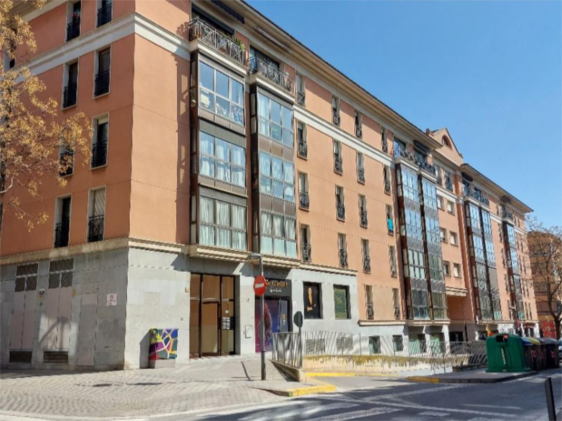 Vista exterior de Pis en venda en Igualada amb Terrassa i Balcó