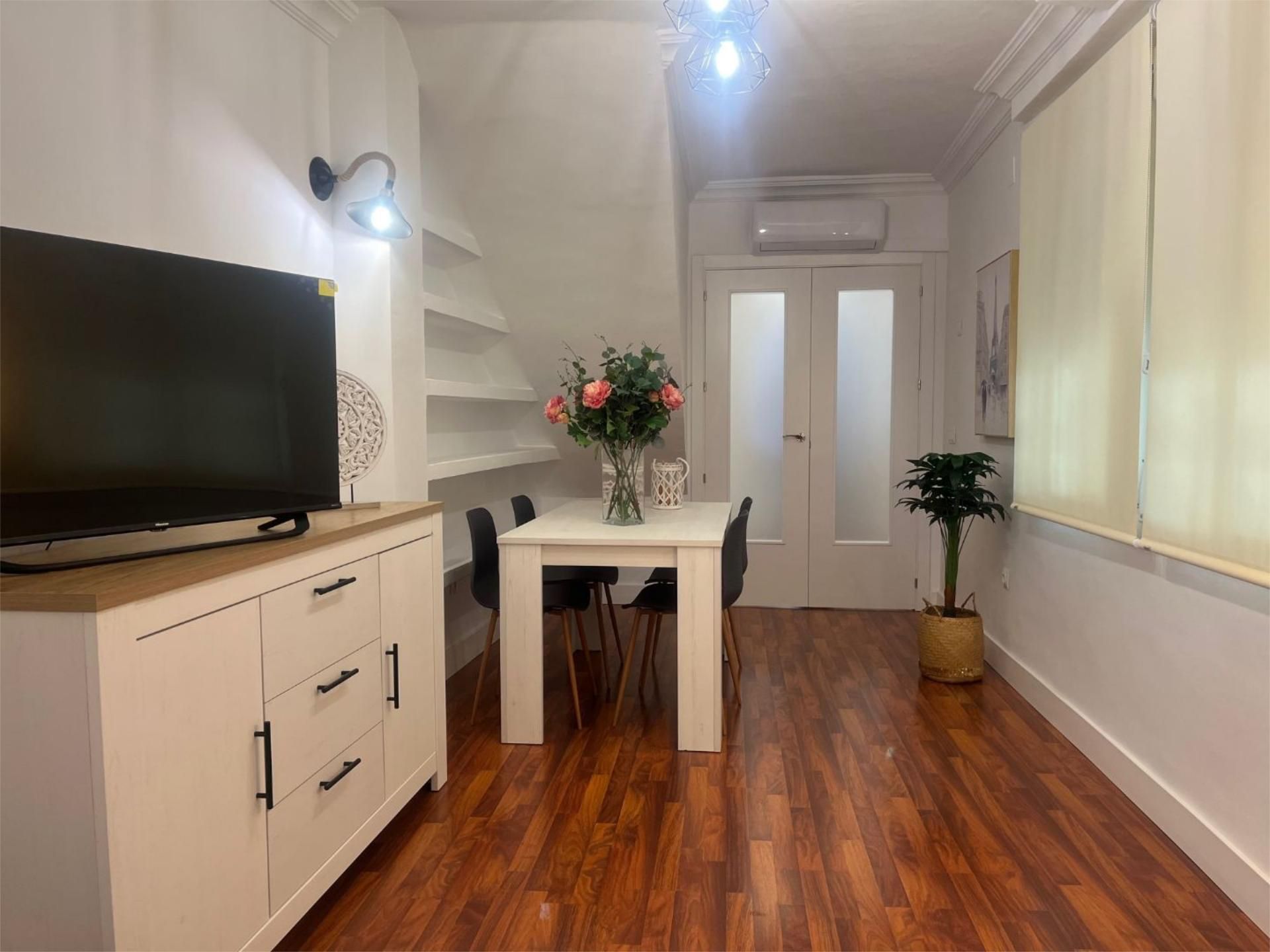 Dining room of Flat to rent in Ronda  with Air Conditioner, Heating and Parquet flooring
