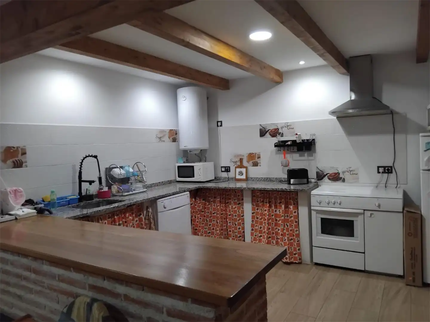 Kitchen of Ground floor for sale in Carpio de Azaba  with Heating, Private garden and Parquet flooring