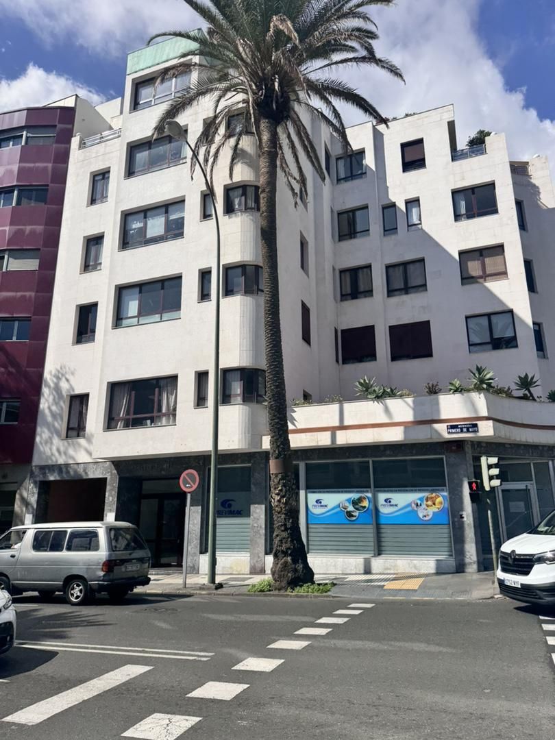 Vista exterior de Garatge en venda en Las Palmas de Gran Canaria