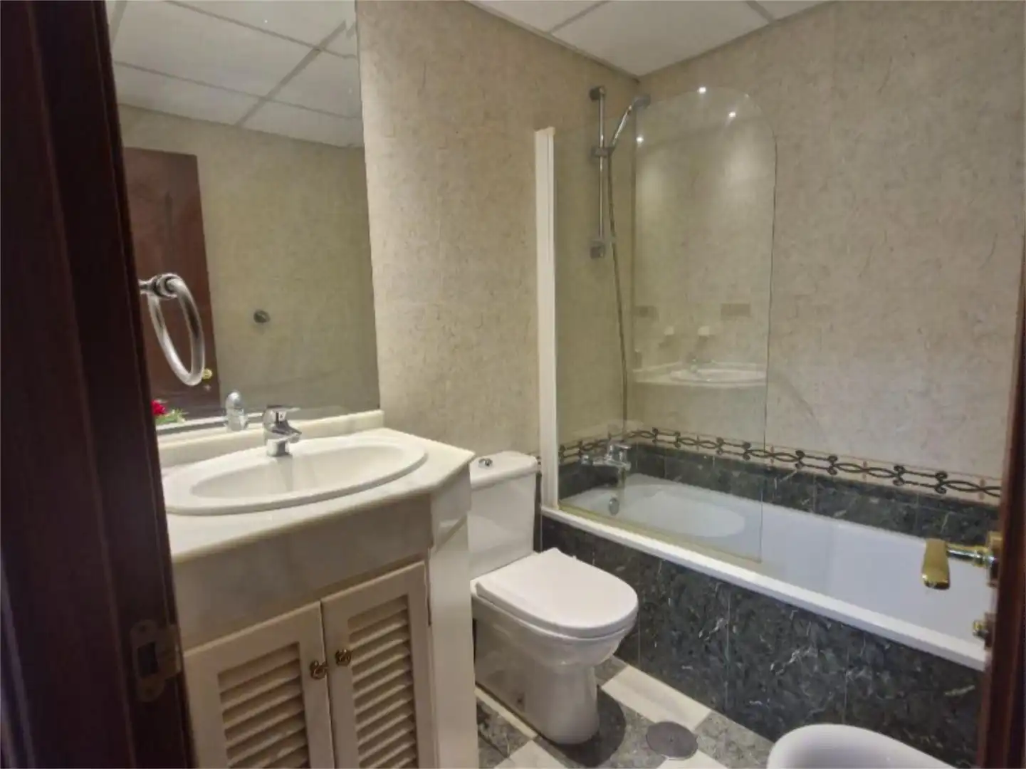 Apartments for rent in Calle los Jazmines, 12, Nueva Andalucía centro Bathroom of Apartments for rent in Marbella with Air Conditioner, Swimming Pool and Furnished