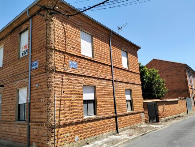 Casa adosada en Venta en Avenida de Buenos Aires, 9 en Bustillo del Páramo