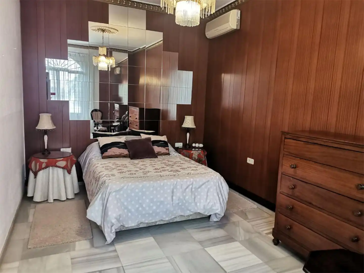 Piso en venta en Avenida Sombrero de Tres Picos, 26, Arcos de la Frontera Habitación de Piso en venta en Arcos de la Frontera con Aire acondicionado, Calefacción y Jardín privado