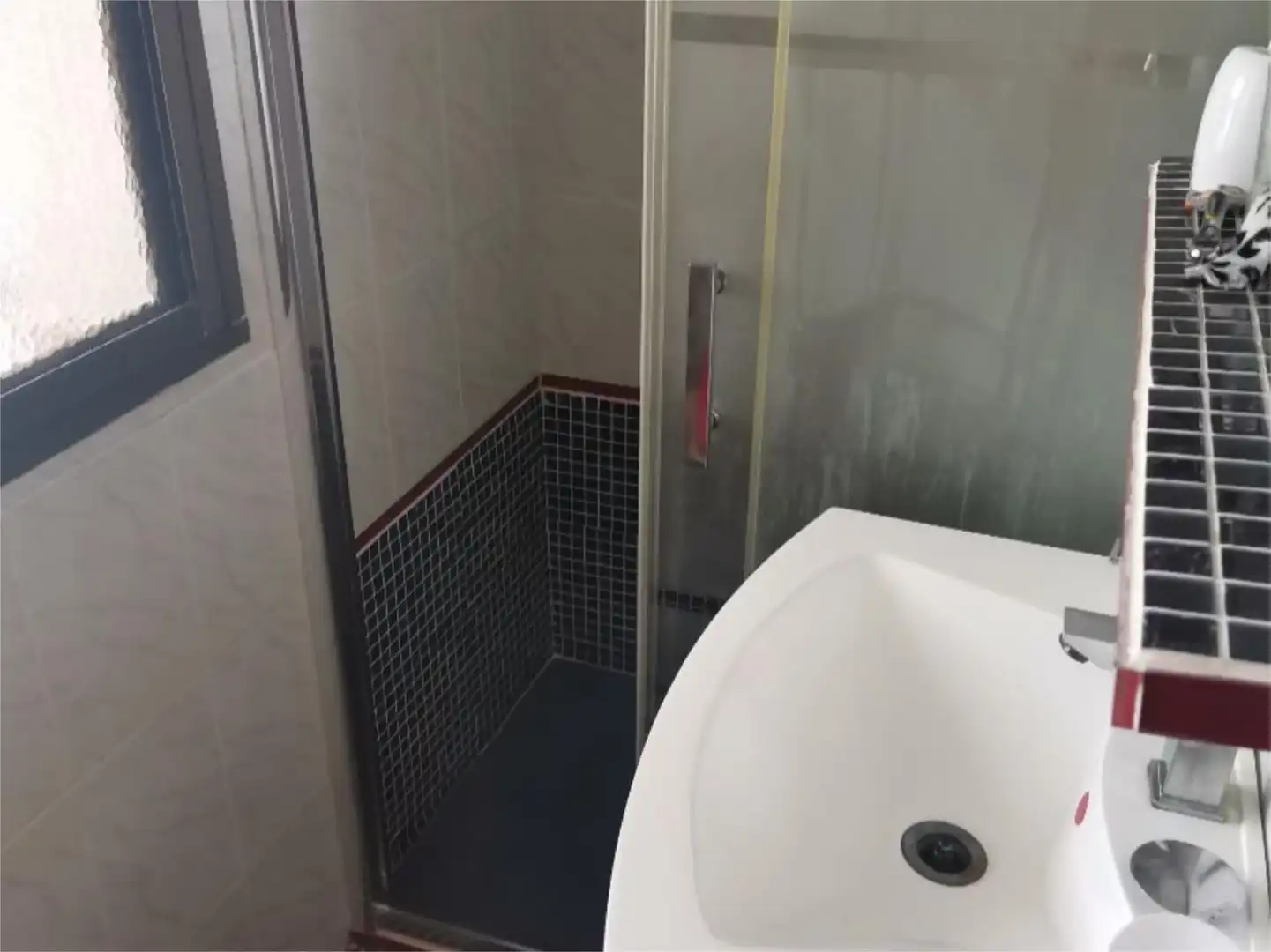 Piso en venta en Avenida Sombrero de Tres Picos, 26, Arcos de la Frontera Baño de Piso en venta en Arcos de la Frontera con Aire acondicionado, Calefacción y Jardín privado