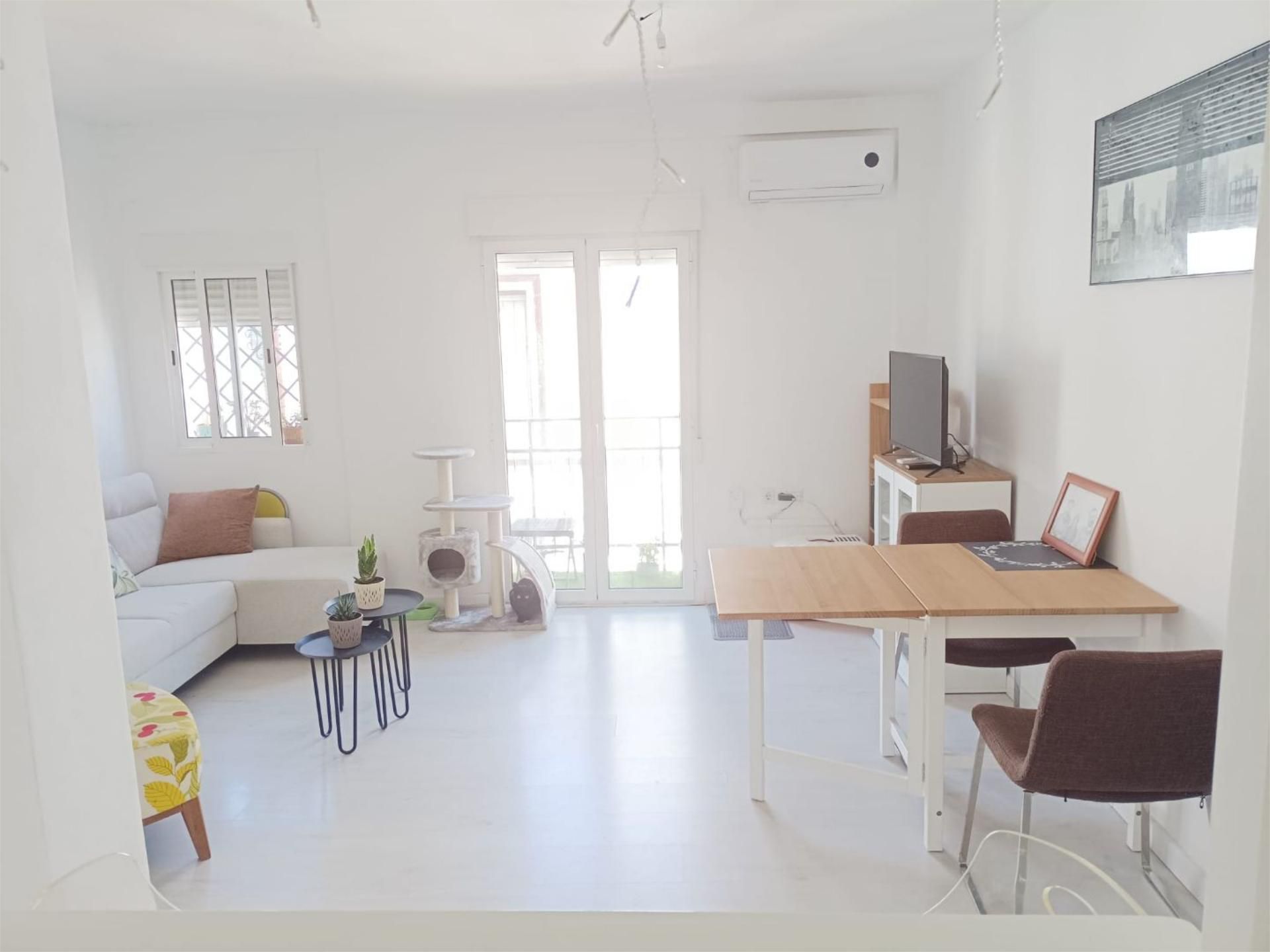 Bedroom of Flat for sale in  Sevilla Capital  with Air Conditioner and Balcony