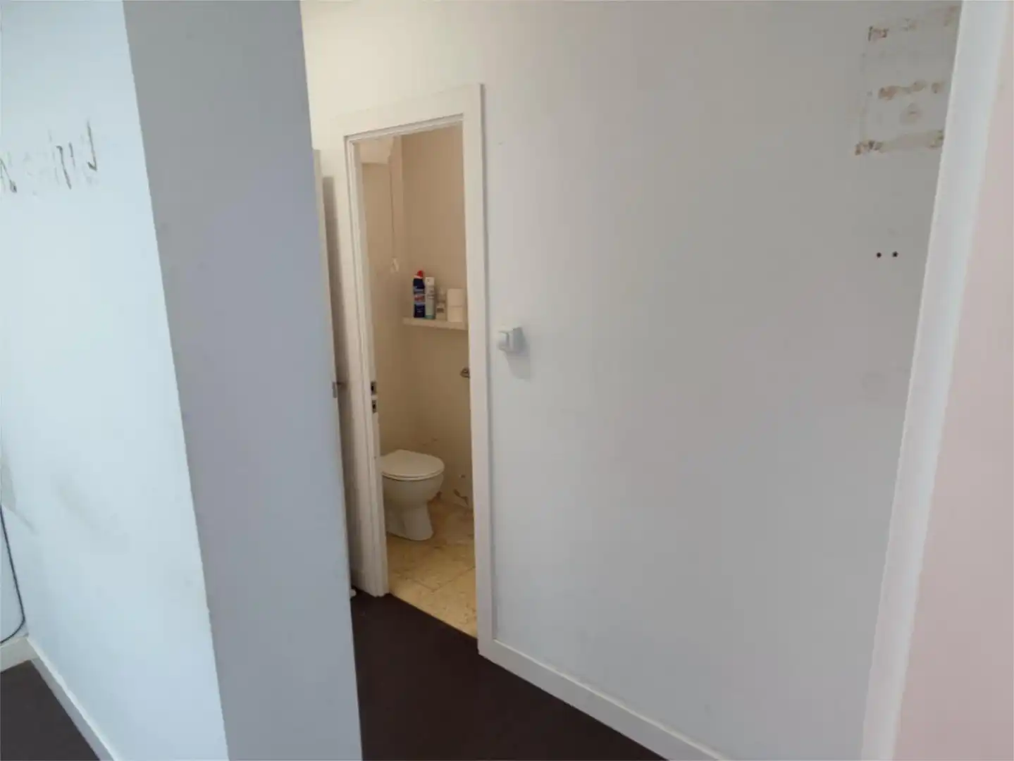 Commercial properties for rent in Carrer Tamarit de Llitera, 7, Joc de la Bola - Camps d'Esports Bathroom of Commercial properties for rent in Lleida with Air Conditioner, Heating and Parquet flooring