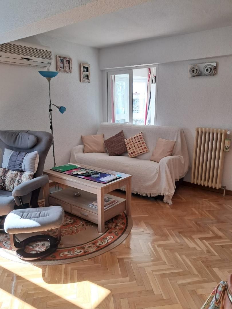 Sala d'estar de Pis en venda en  Madrid Capital amb Aire condicionat, Terrassa i Balcó