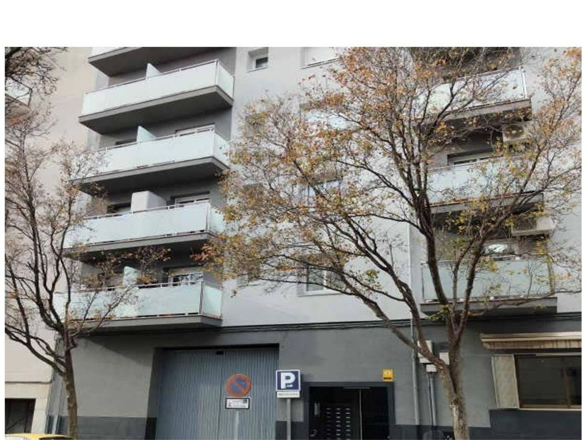 Exterior view of Flat for sale in Terrassa  with Air Conditioner, Private garden and Video intercom