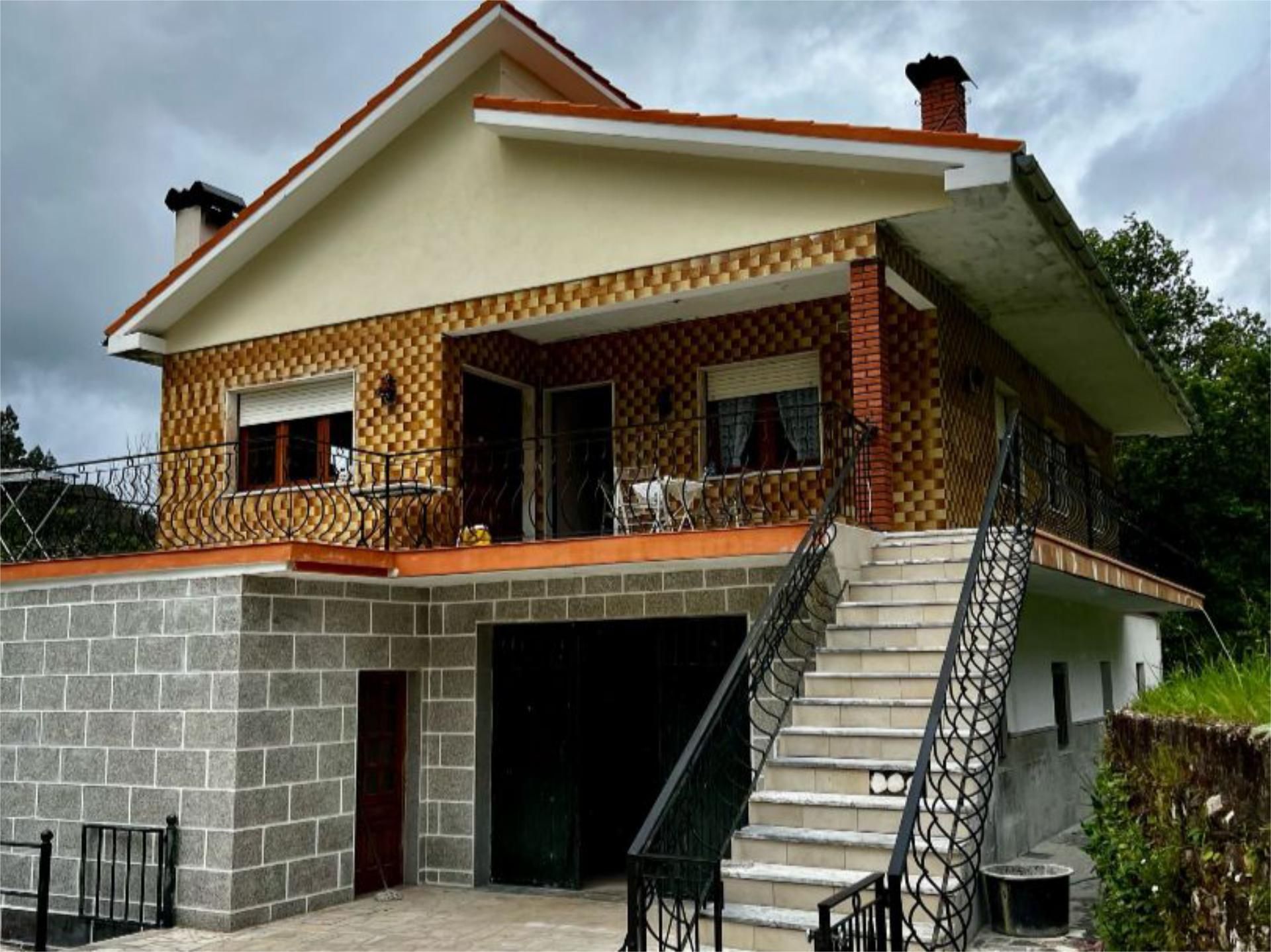 Vista exterior de Pis en venda en Padrenda amb Terrassa i Balcó