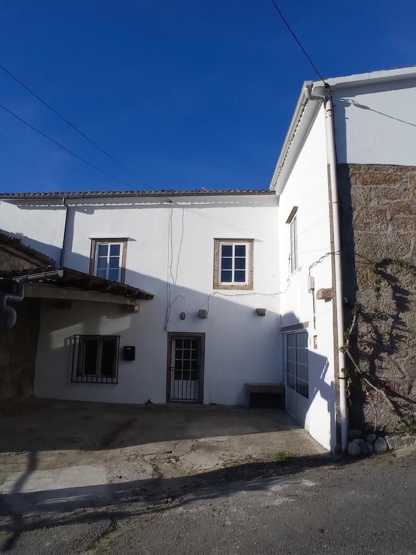 Vista exterior de Casa adosada en venda en Valga amb Jardí privat, Traster i Piscina