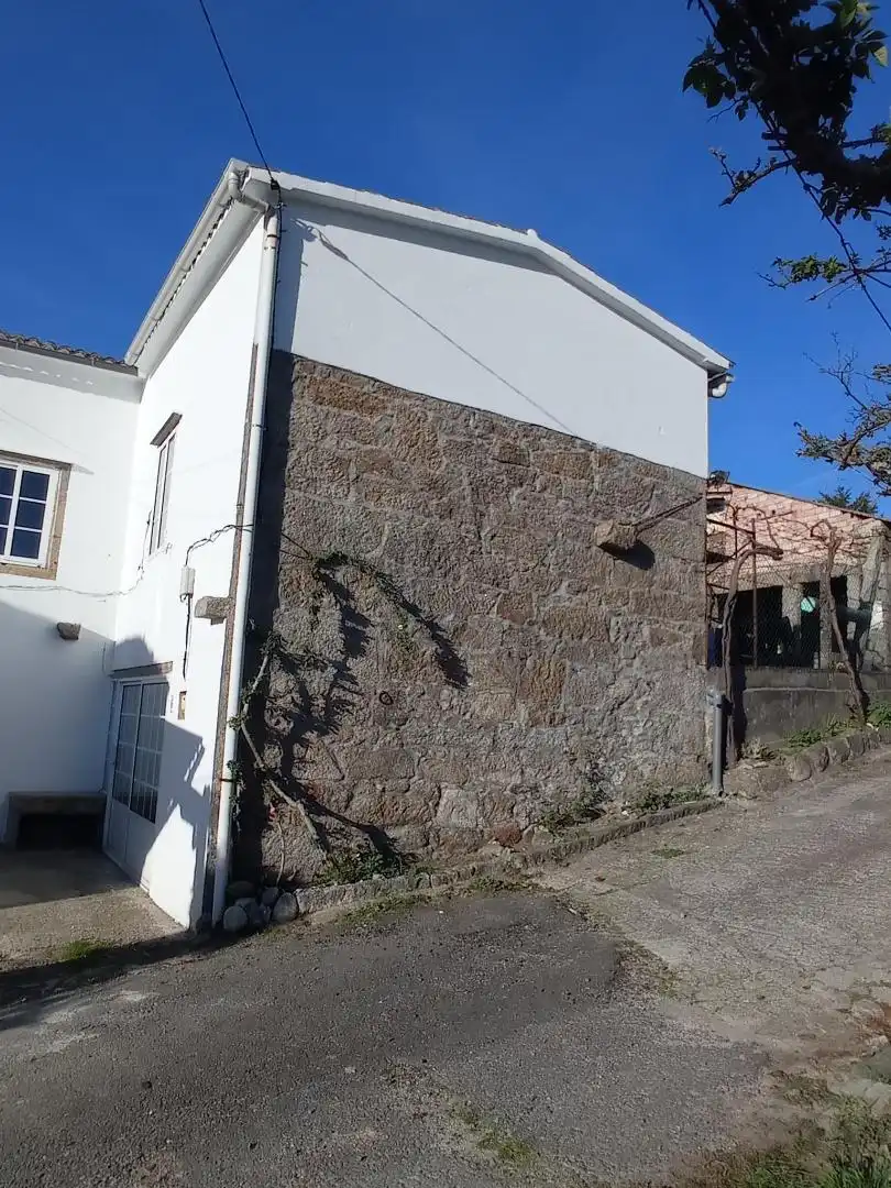 Casa adosada en venda a Lugar Eirexe Valga, 20, Valga Vista exterior de Casa adosada en venda en Valga amb Jardí privat, Terrassa i Traster