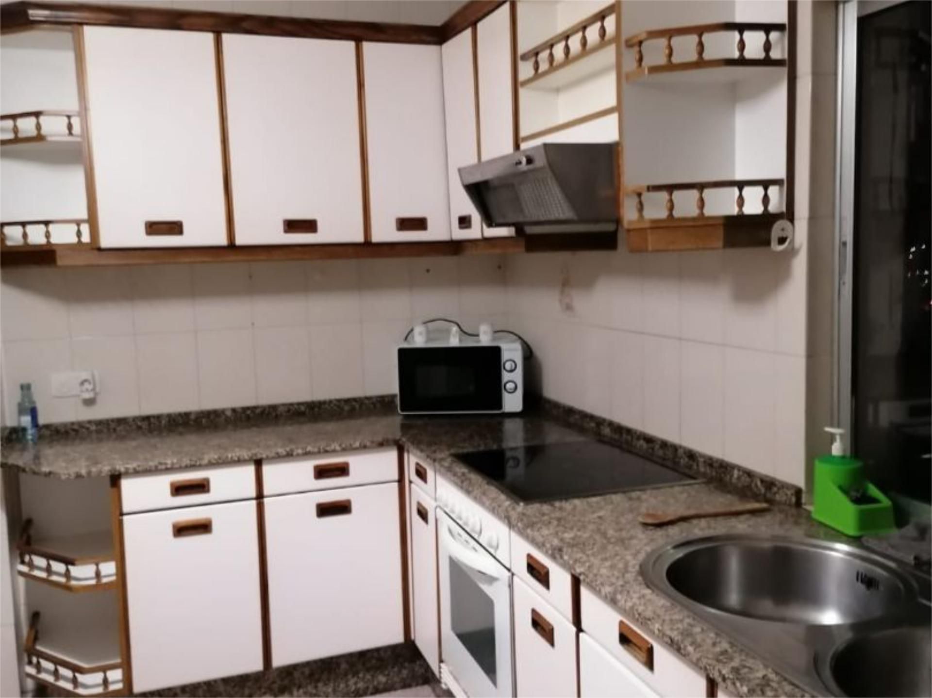 Cuina de Pis en venda en Ferrol amb Terrassa i Moblat