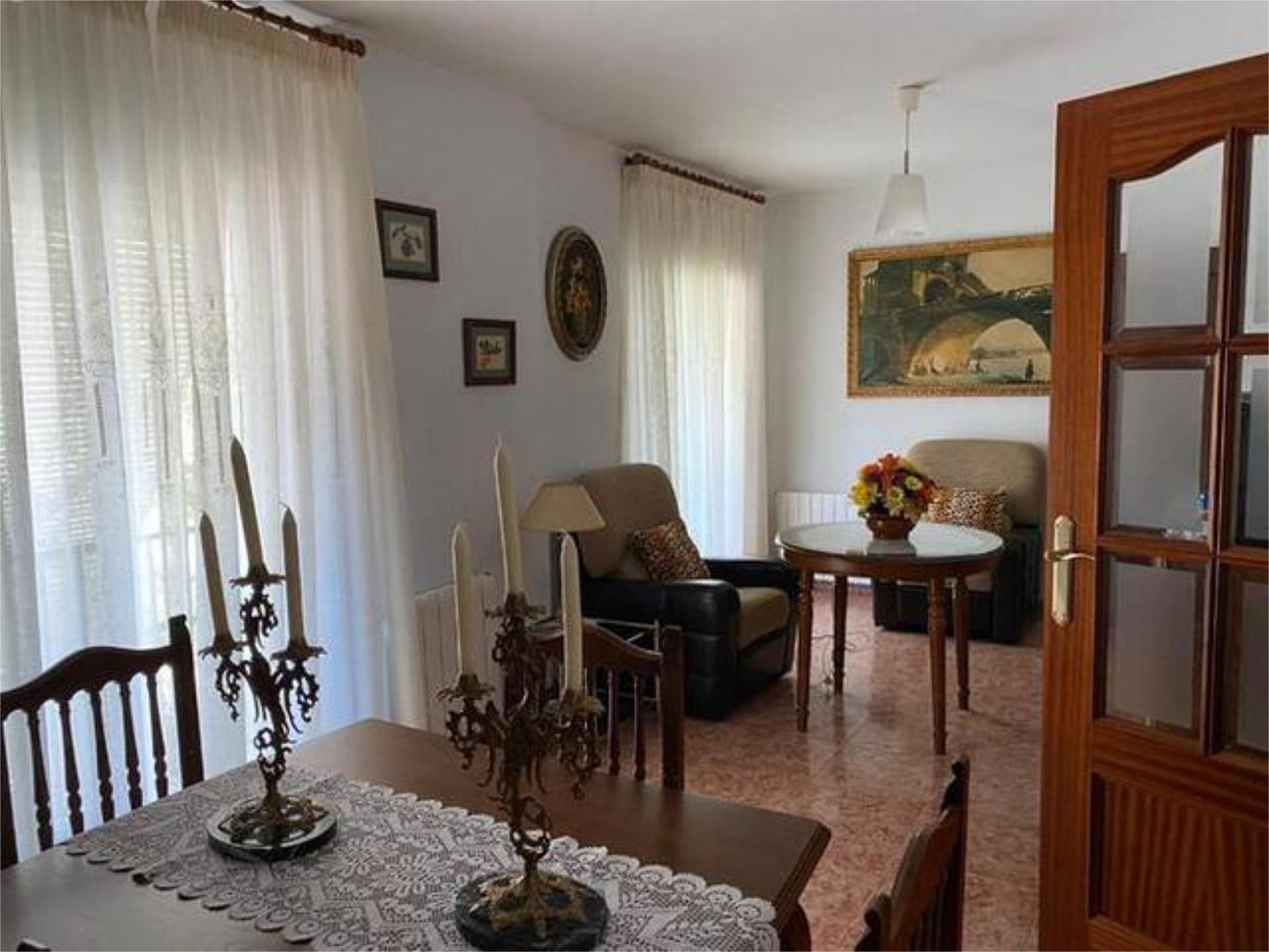 Sala d'estar de Pis de lloguer en Cambil amb Calefacció i Moblat