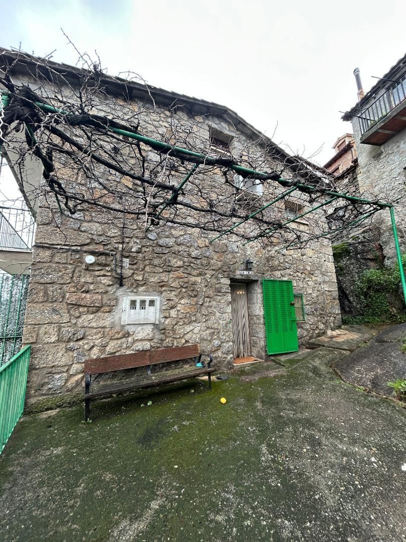 Vista exterior de Pis en venda en Pedro Bernardo amb Terrassa, Traster i Moblat
