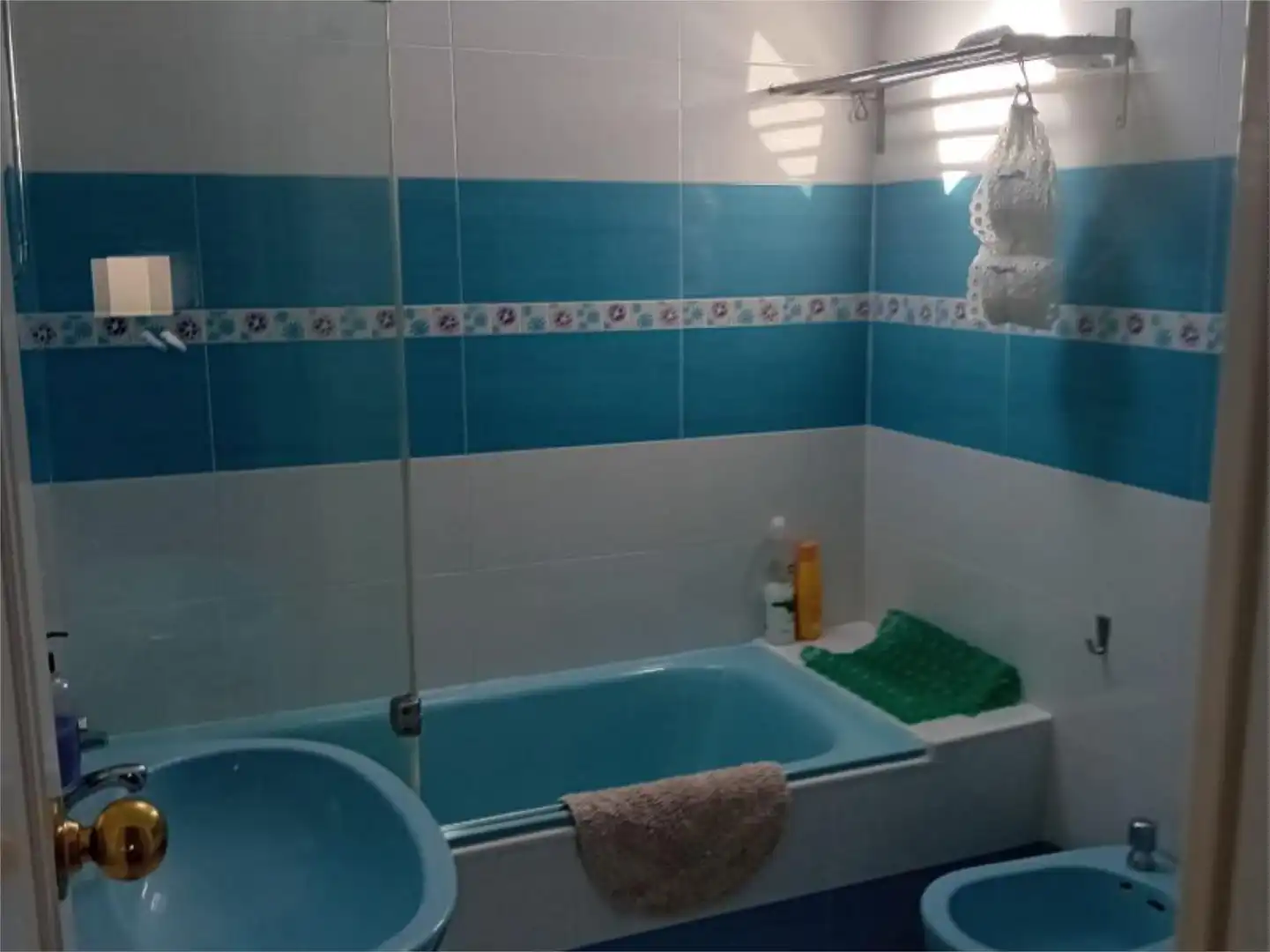 Bathroom of Flat for rent in Espartinas  with Air Conditioner, Heating and Private garden