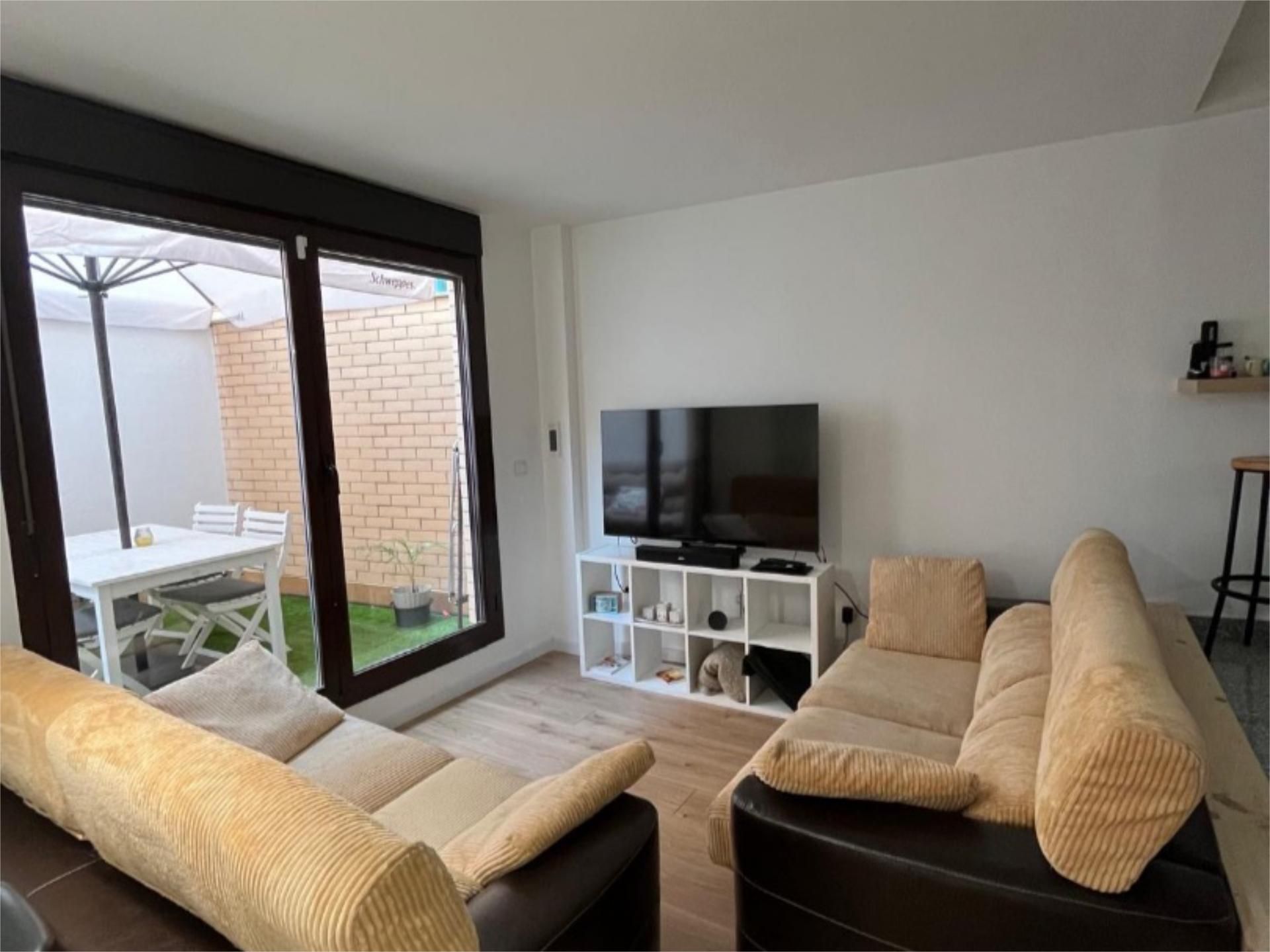 Living room of Flat to rent in  Zaragoza Capital  with Heating, Parquet flooring and Terrace