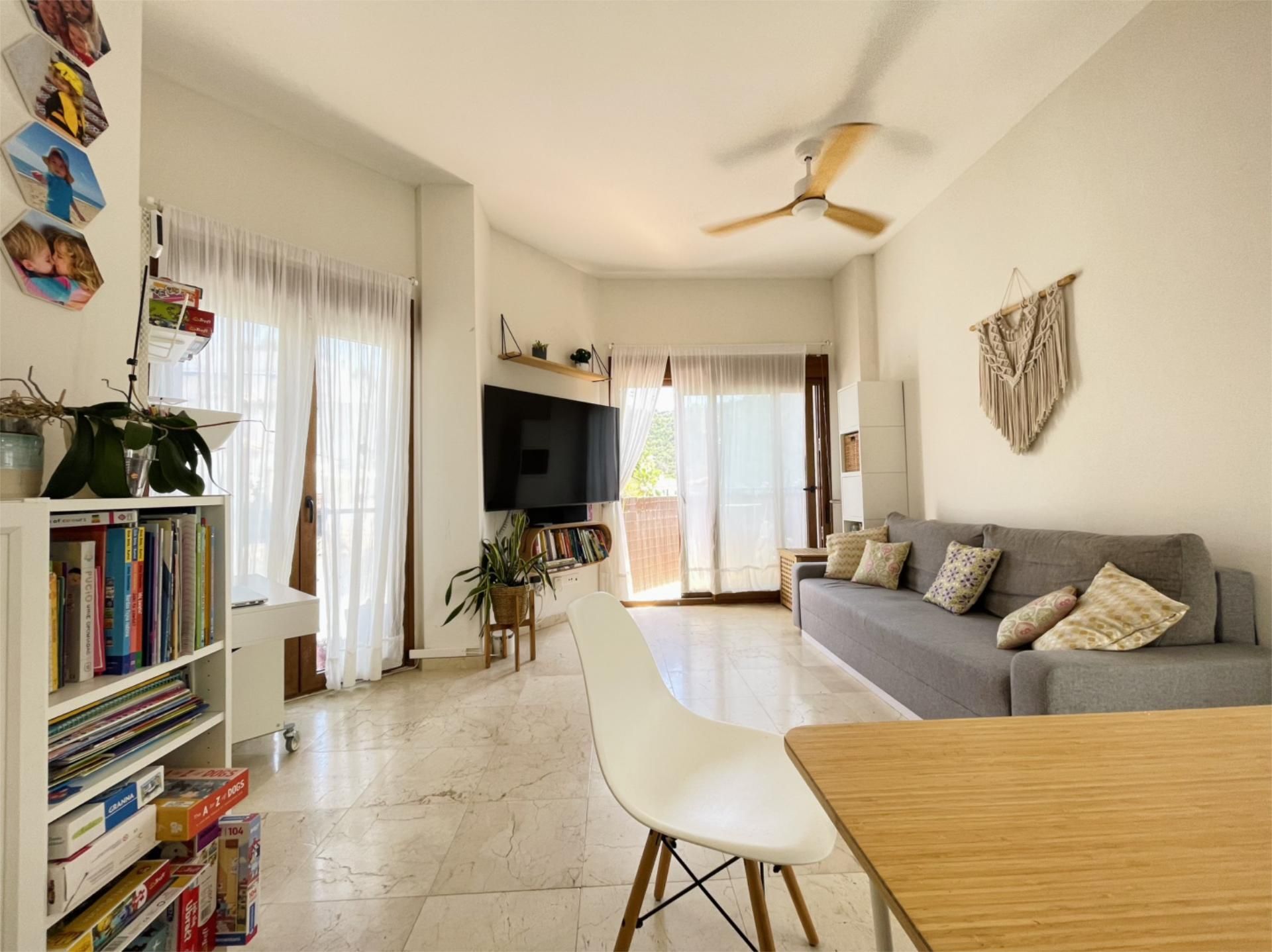 Living room of Flat for sale in Benahavís  with Air Conditioner and Balcony