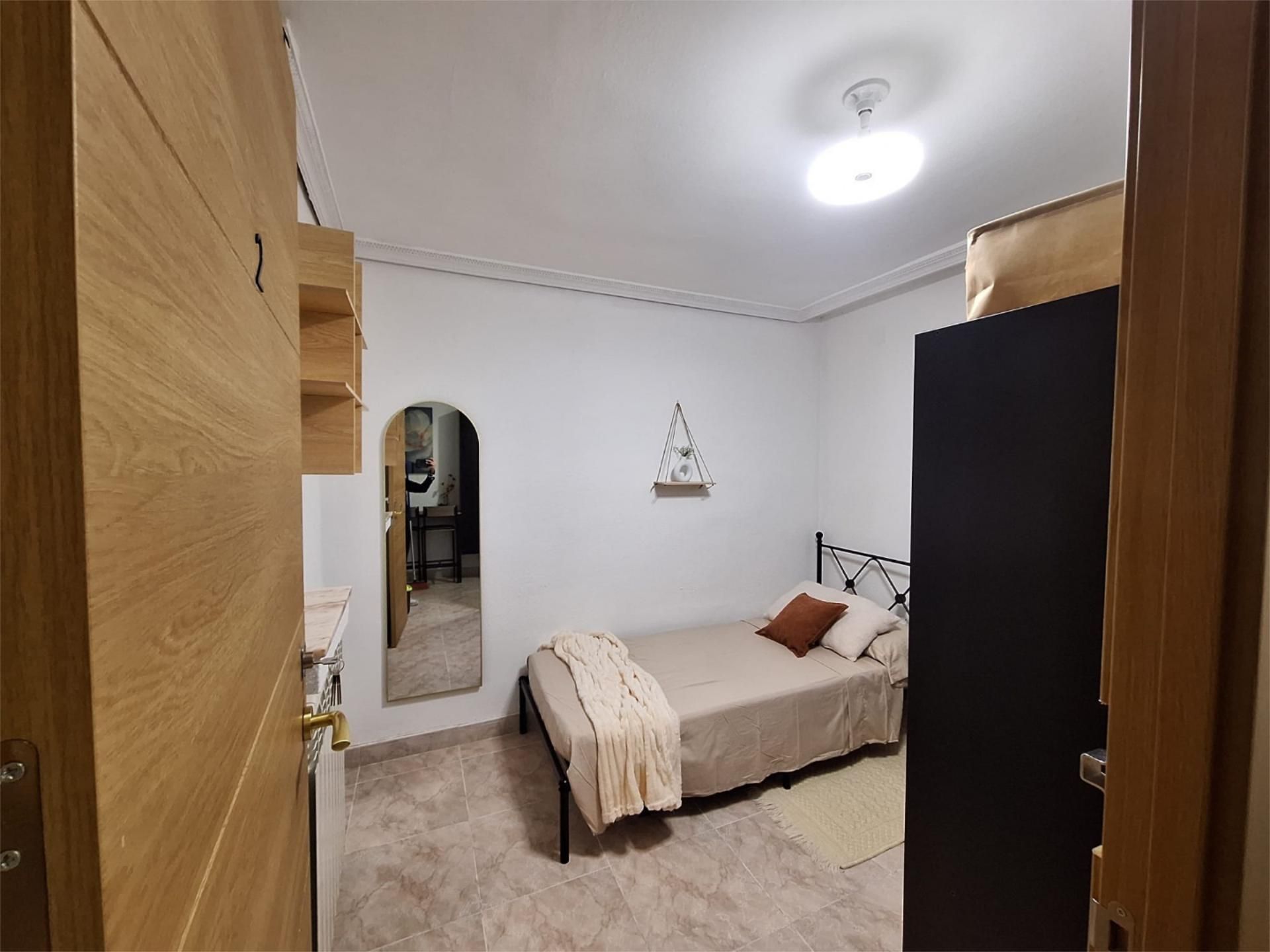 Flat to share in Calle General Moscardó Guzmán, 51, Constitución - Balconcillo