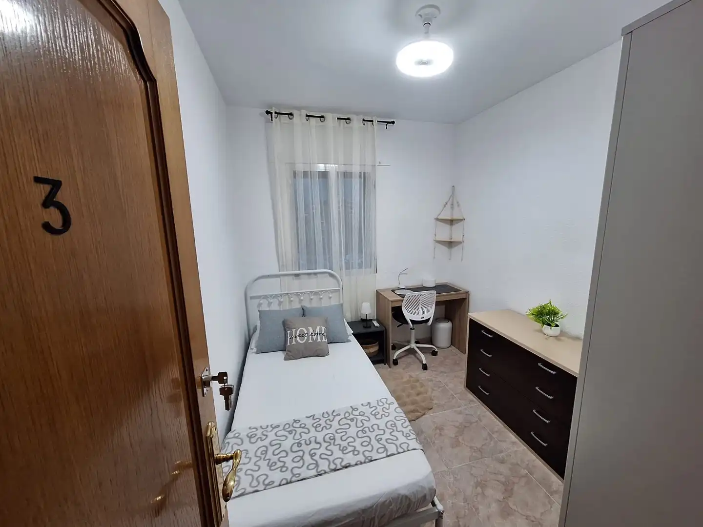 Habitación en Calle General Moscardó Guzmán, 51, Constitución - Balconcillo Habitación de Piso para compartir en Guadalajara con Calefacción, Terraza y Amueblado