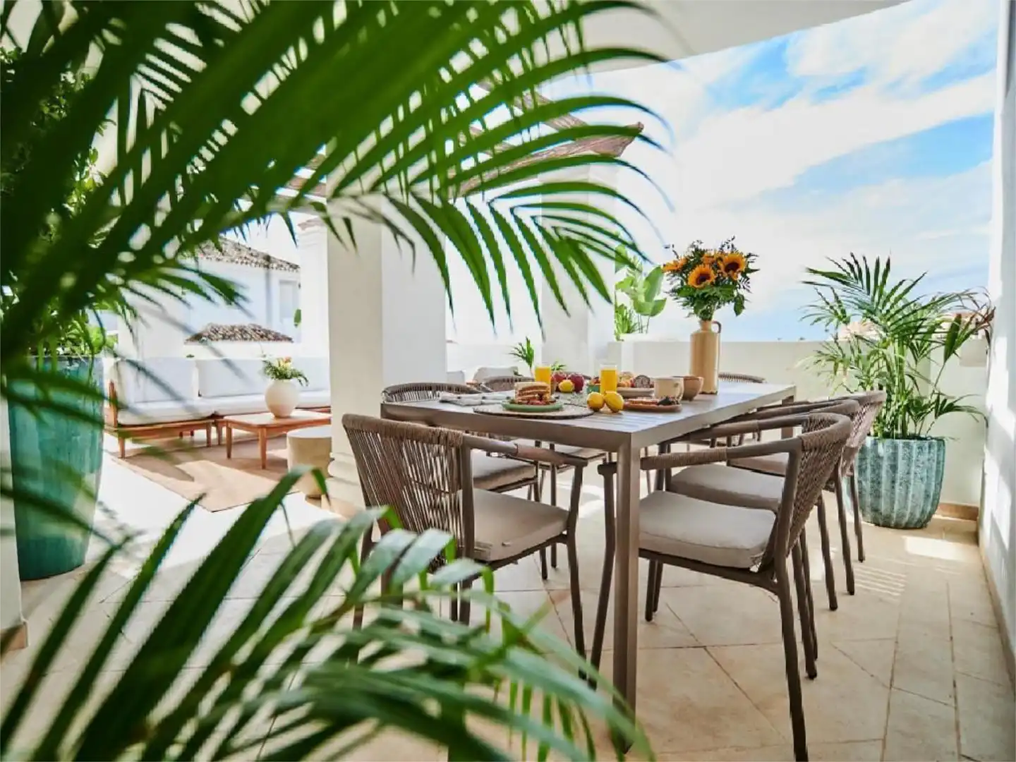 Piso en venta en Urbanizacion N Andalucia J, 20, Los Naranjos Terraza de Piso en venta en Marbella con Aire acondicionado, Terraza y Piscina