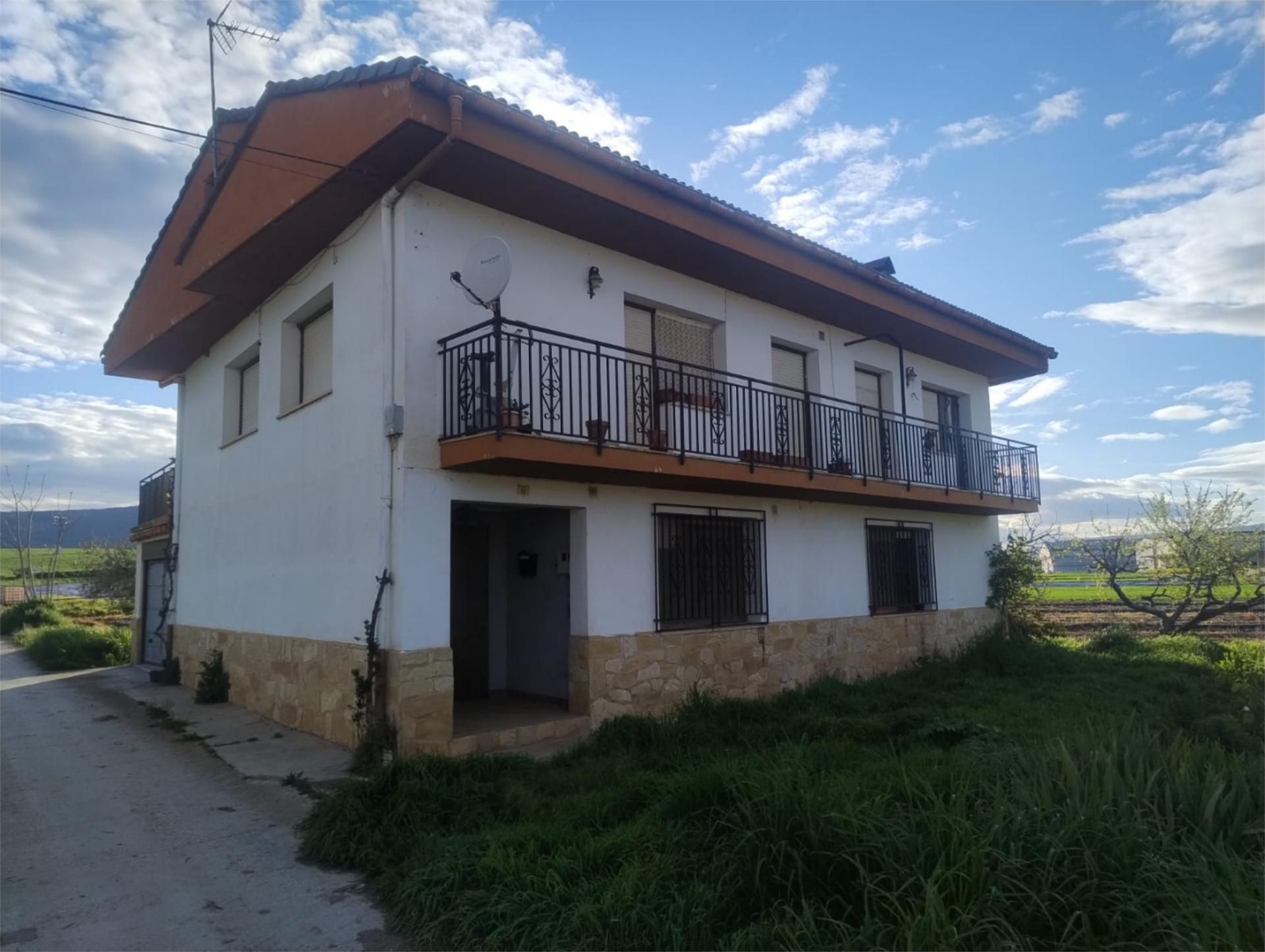Vista exterior de Casa o xalet en venda en Legaria amb Calefacció, Parquet i Traster