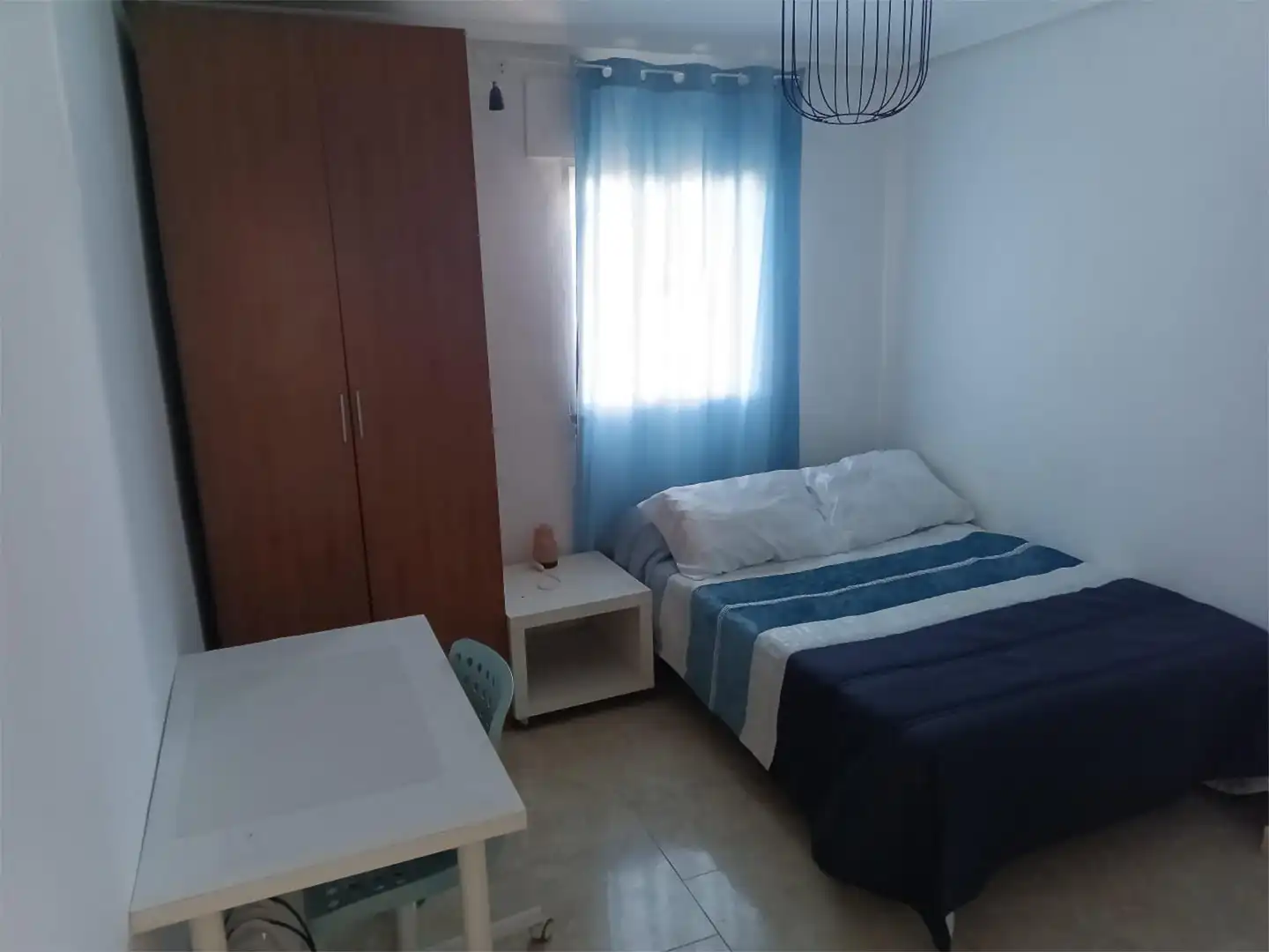Room in Calle Puebla del Carmen, 2, Villegas Bedroom of Study for share in Sevilla with Furnished