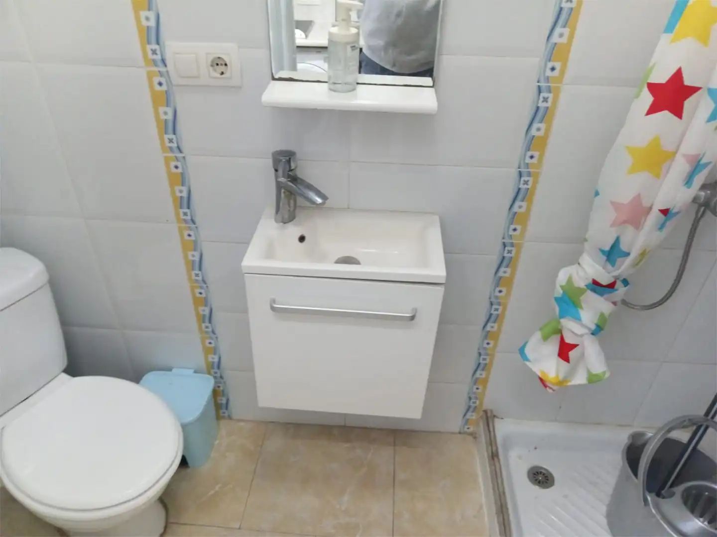 Room in Calle Puebla del Carmen, 2, Villegas Bathroom of Study for share in Sevilla with Furnished
