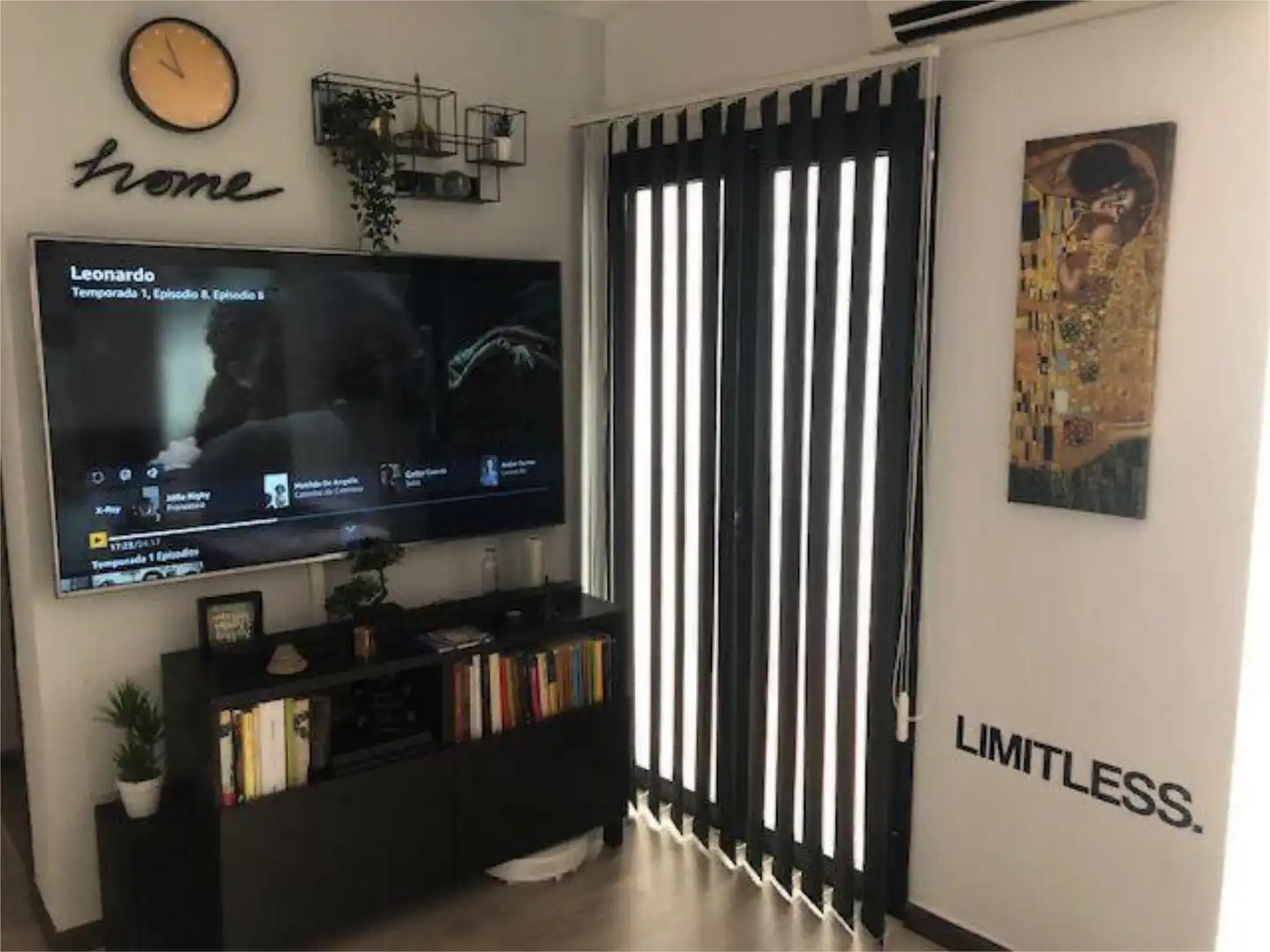 Living room of Flat for sale in Algeciras  with Air Conditioner, Heating and Parquet flooring