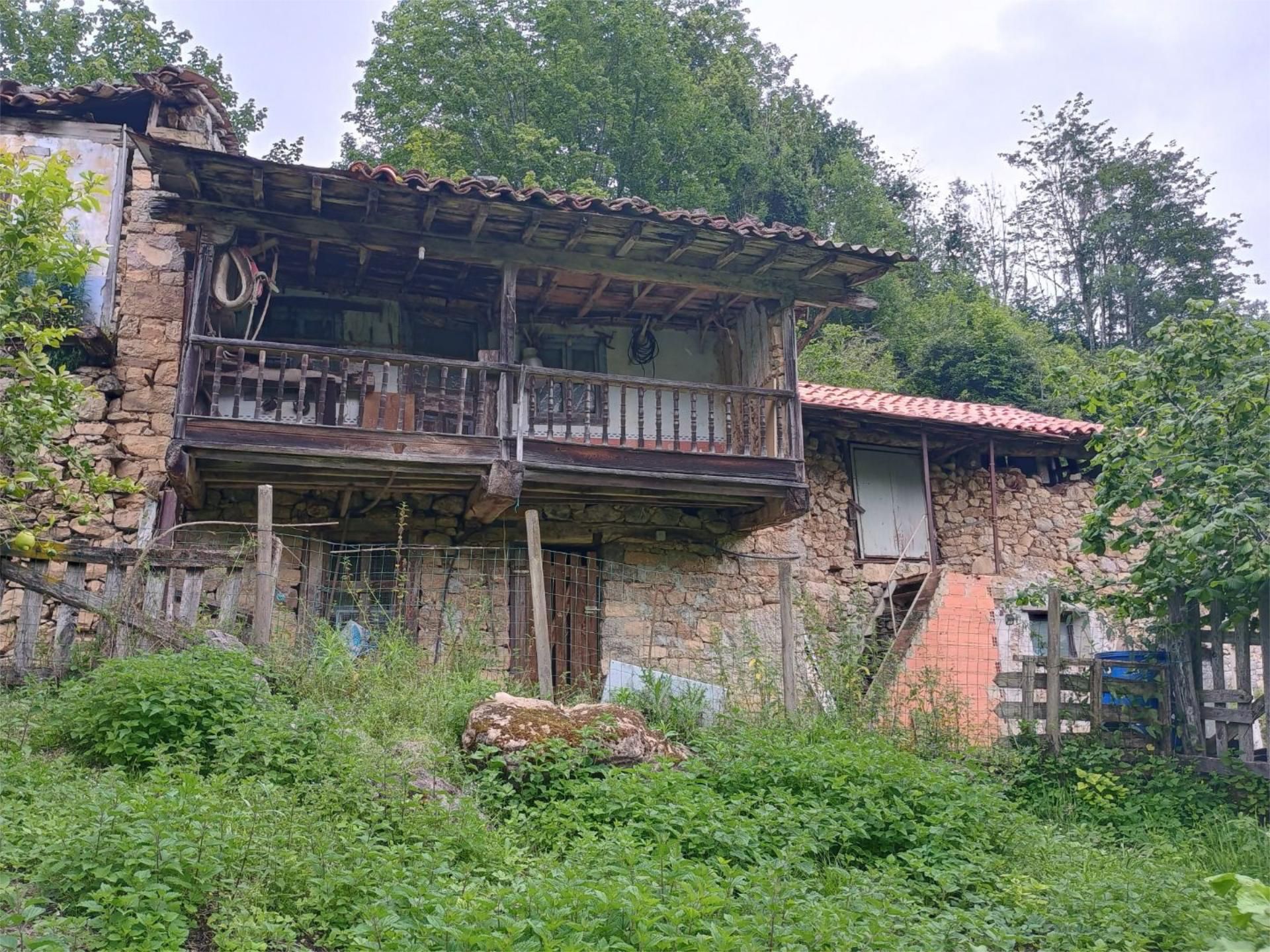 Vista exterior de Casa adosada en venta en Piloña con Jardín privado y Terraza