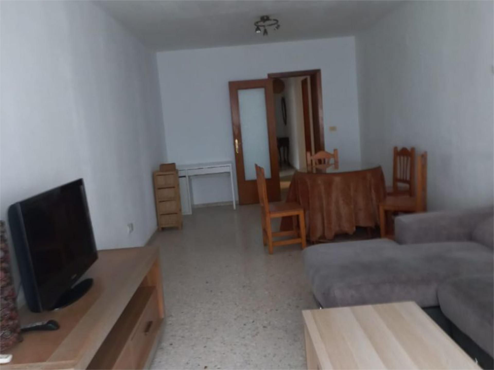 Sala d'estar de Pis de lloguer en Montijo amb Aire condicionat, Terrassa i Moblat