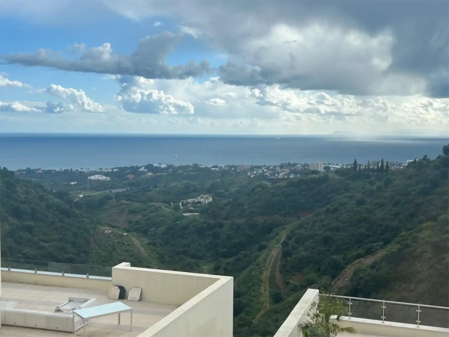 Wohnung zum Verkauf in Camino del Pinar, 2, La Merced Außenansicht von Wohnung zum Verkauf in Marbella mit Klimaanlage, Terrasse und Schwimmbad