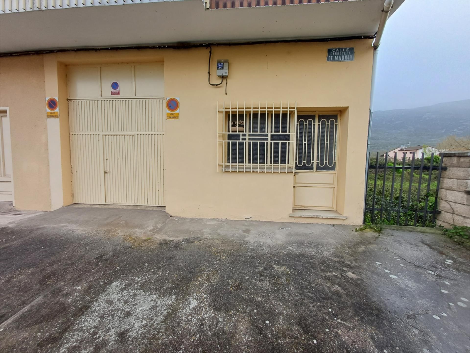 Vista exterior de Local en venda en Navaluenga