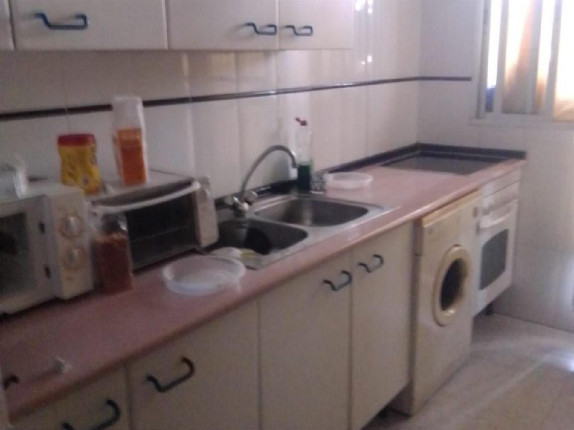 Cuina de Pis en venda en Coria amb Calefacció, Moblat i Aparcament comunitari