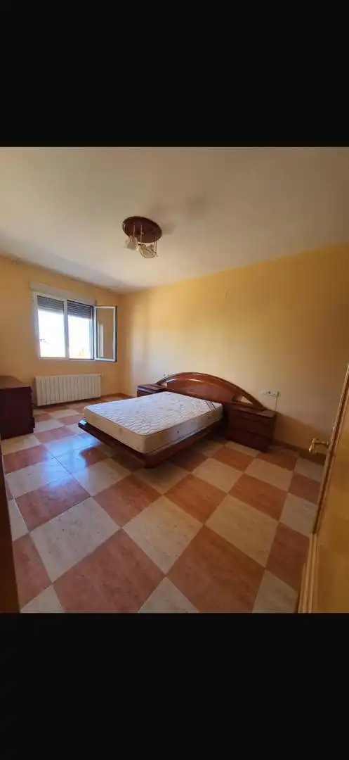 Einfamilien-Reihenhaus zum Verkauf in Calle Frontón, 57, El Peral Schlafzimmer von Einfamilien-Reihenhaus zum Verkauf in El Peral mit Heizung, Terrasse und Abstellraum