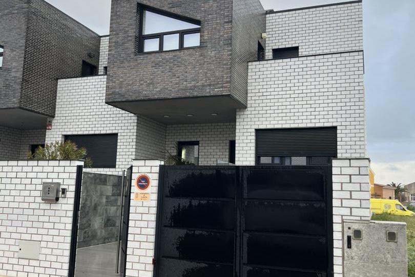 Single-family semi-detached for sale in Calle Soledad Puértolas, 19, Parque Manuel de Vega - Carretera de Ugena, Toledo - image 1 Photo 1 of Single-family semi-detached for sale in Calle Soledad Puértolas, 19, Parque Manuel de Vega - Carretera de Ugena, Toledo