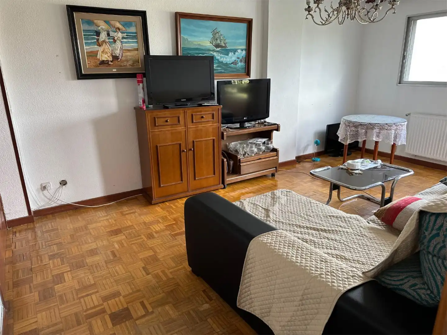 Piso en venta en Calle de Paraguay, 5, Valleaguado - La Cañada Sala de estar de Piso en venta en Coslada con Calefacción, Jardín privado y Parquet