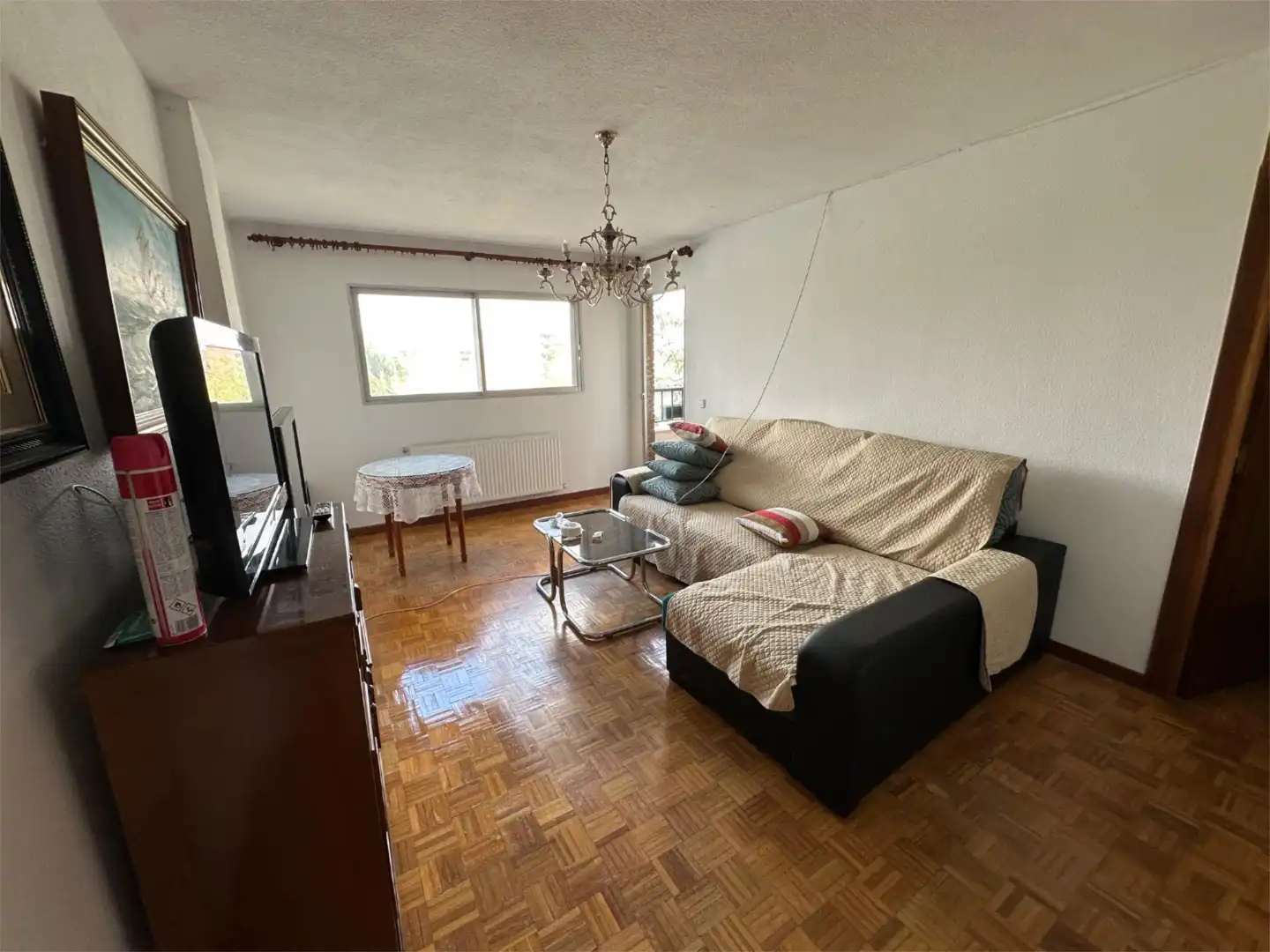 Piso en venta en Calle de Paraguay, 5, Valleaguado - La Cañada Sala de estar de Piso en venta en Coslada con Calefacción, Jardín privado y Parquet