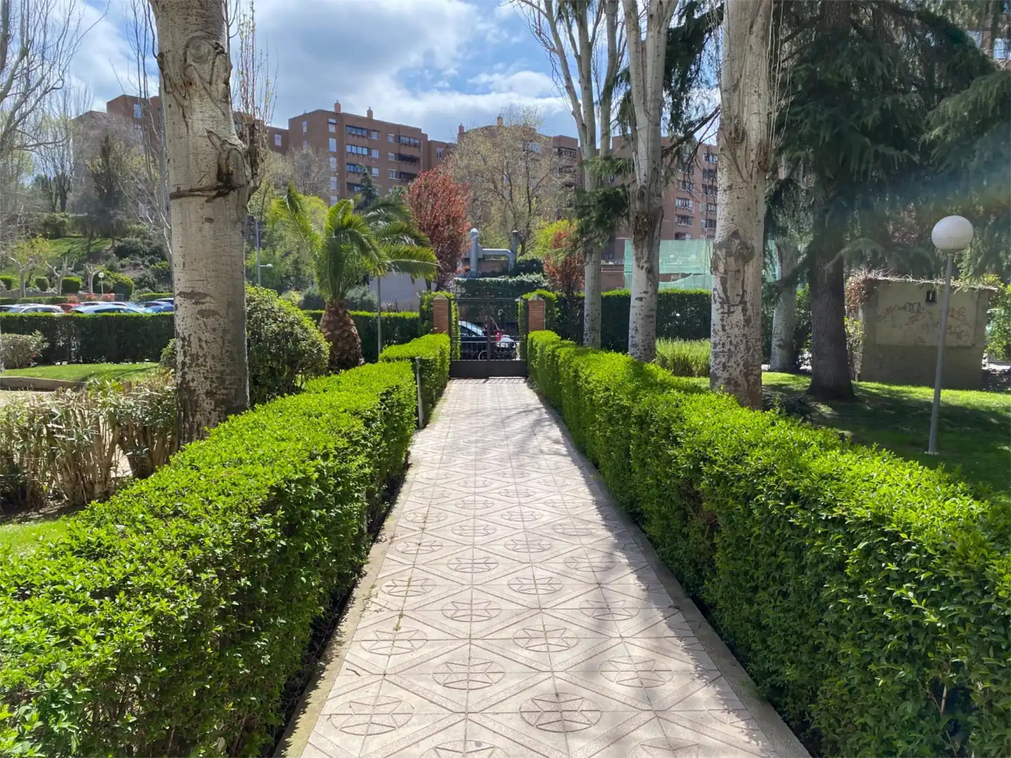 Piso en venta en Calle de Paraguay, 5, Valleaguado - La Cañada Vista exterior de Piso en venta en Coslada con Calefacción, Jardín privado y Parquet