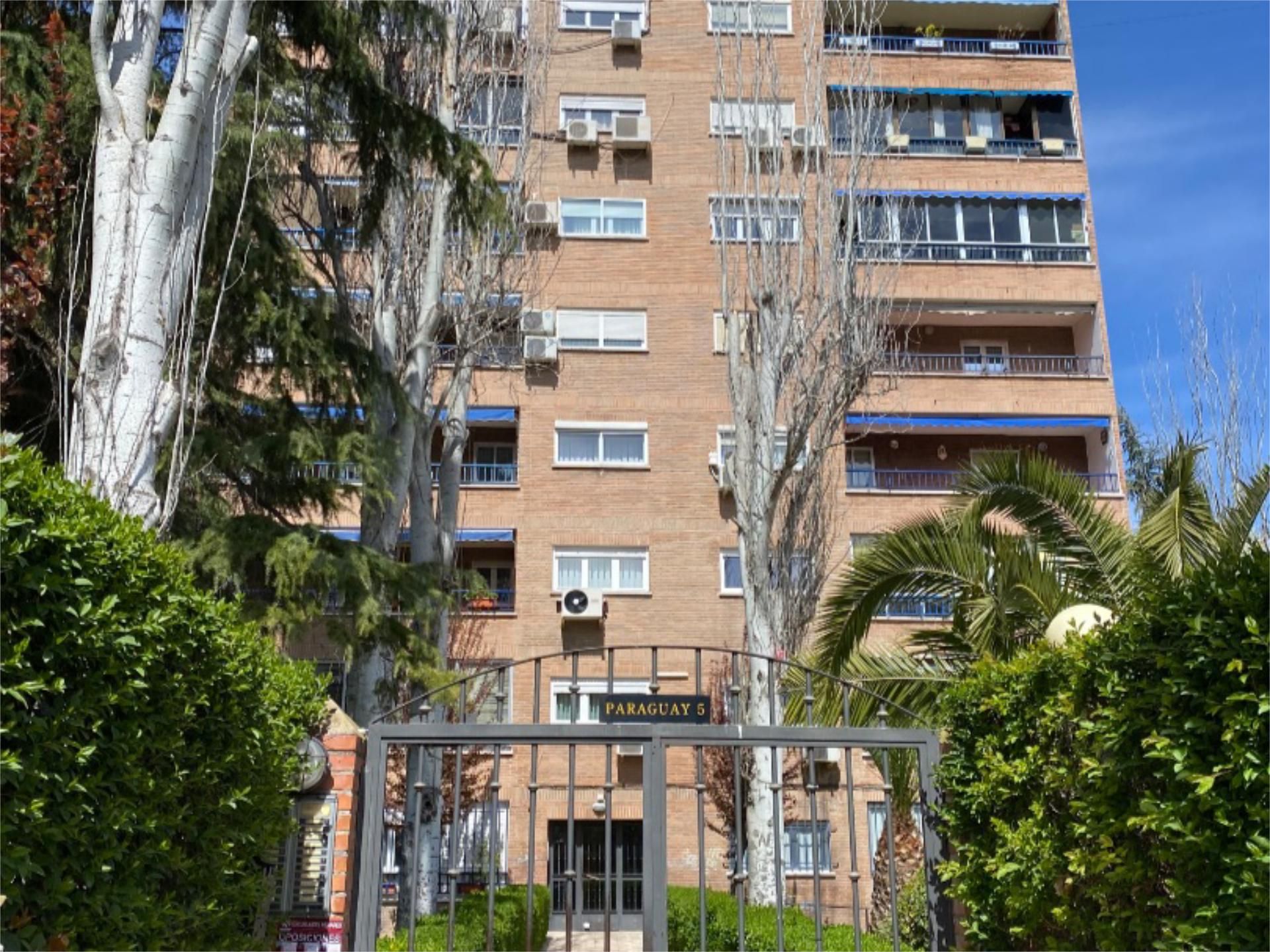 Vista exterior de Pis en venda en Coslada amb Calefacció, Jardí privat i Parquet