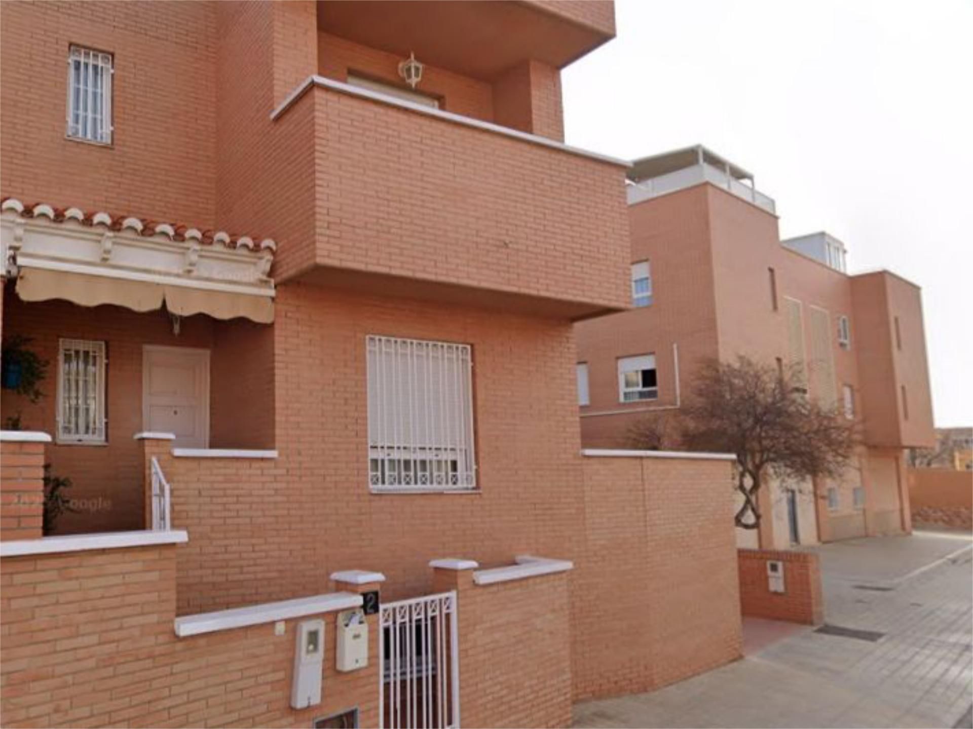 Vista exterior de Pis en venda en  Almería Capital amb Aire condicionat, Terrassa i Balcó