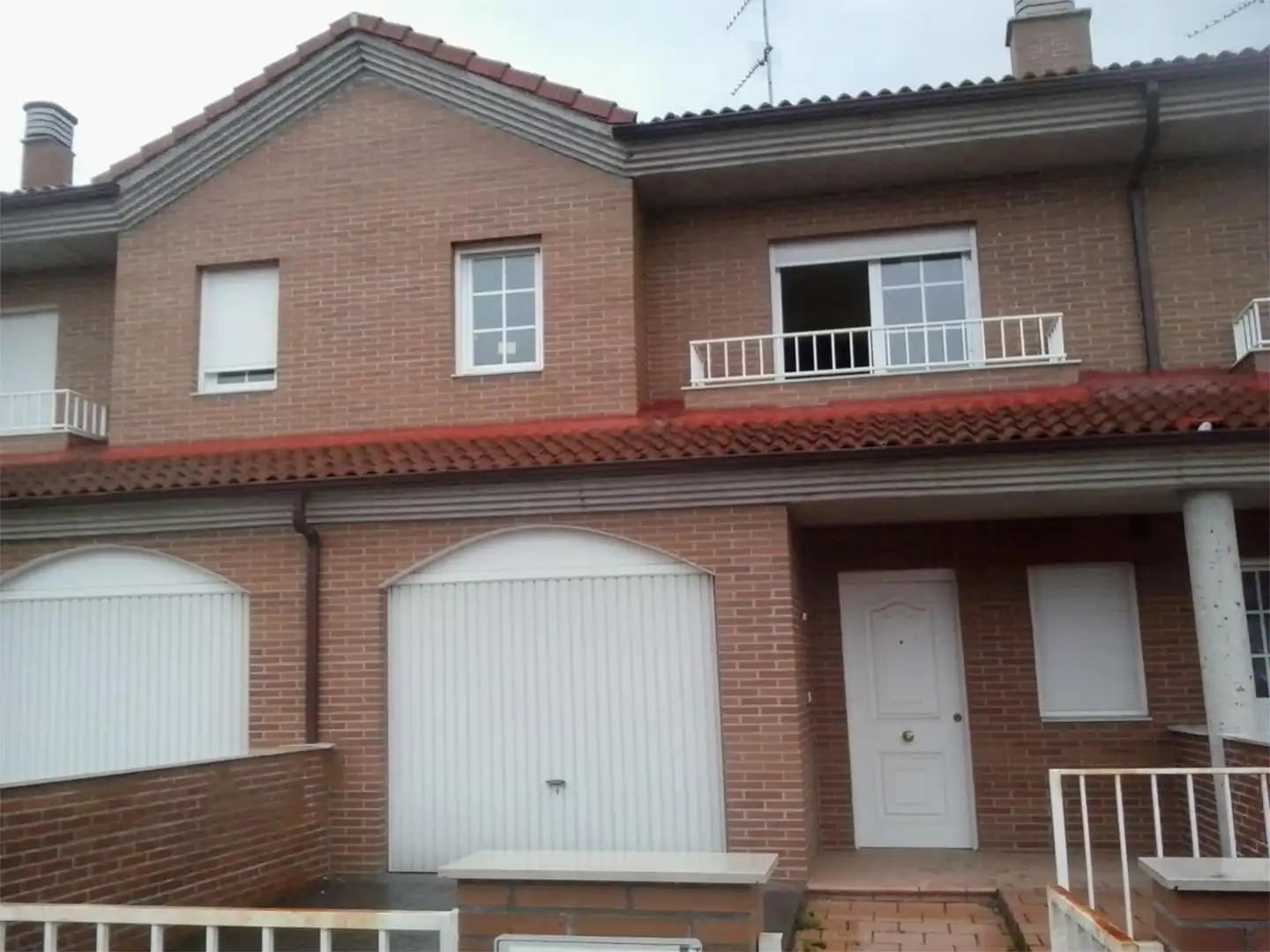 Vista exterior de Piso en venta en Chozas de Abajo con Calefacción, Jardín privado y Parquet
