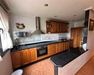 Cuina de Casa o xalet en venda en Mieres (Asturias) amb Calefacció, Terrassa i Traster