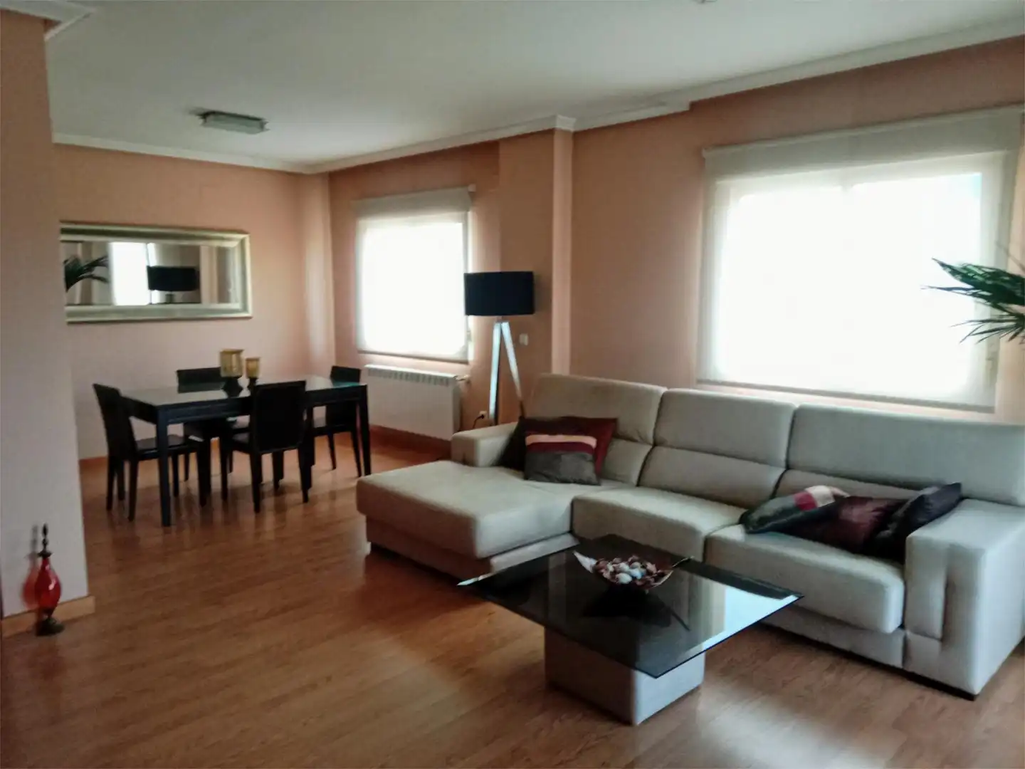 Flat for sale in Calle Sierra de Tormantos, 15, Los Pinos - El Pilar Living room of Flat for sale in Plasencia with Air Conditioner, Terrace and Swimming Pool