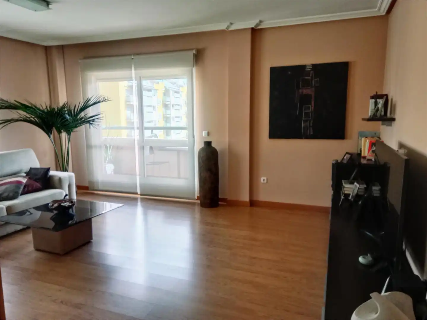 Flat for sale in Calle Sierra de Tormantos, 15, Los Pinos - El Pilar Living room of Flat for sale in Plasencia with Air Conditioner, Terrace and Swimming Pool