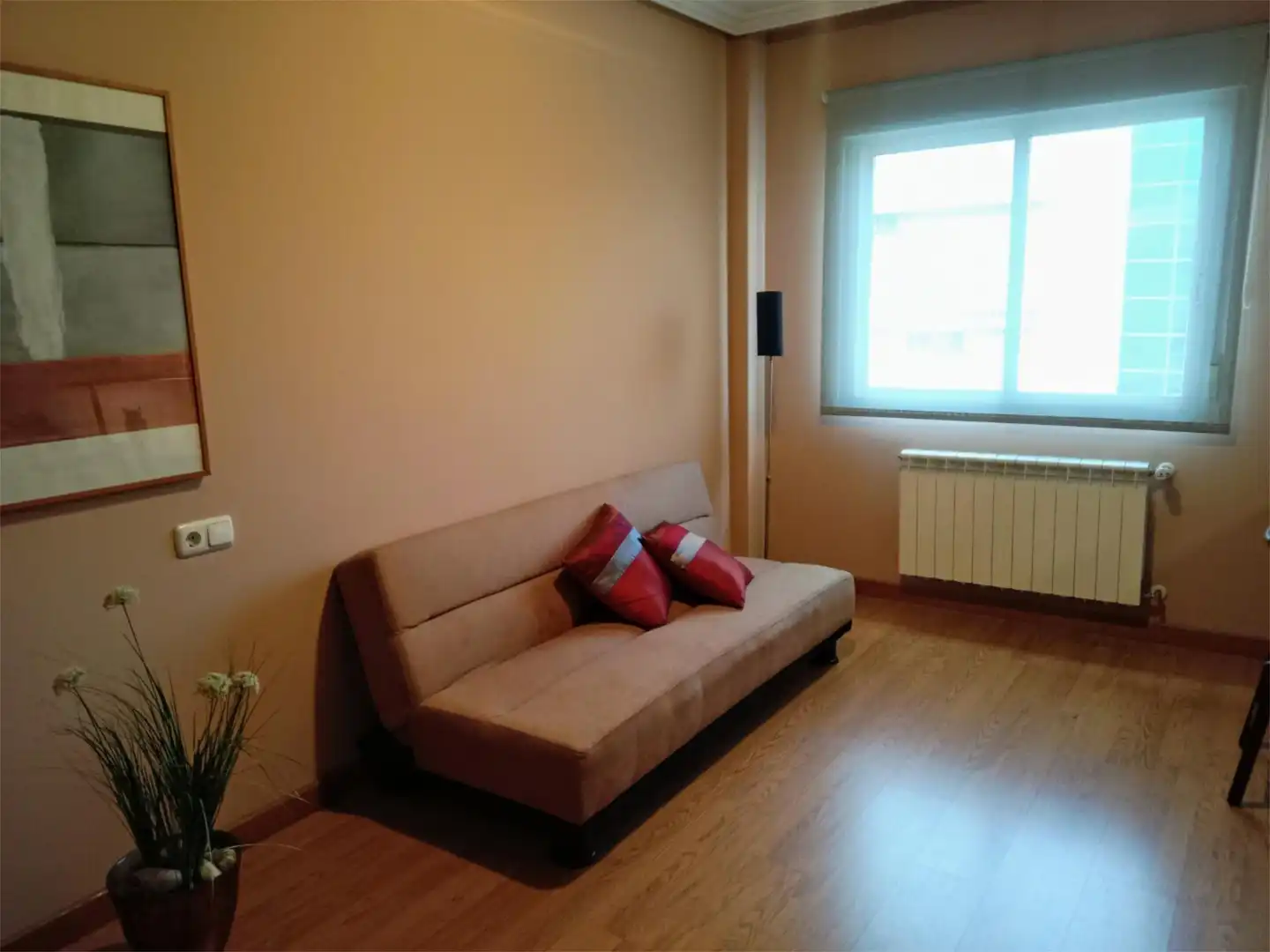 Flat for sale in Calle Sierra de Tormantos, 15, Los Pinos - El Pilar Living room of Flat for sale in Plasencia with Air Conditioner, Terrace and Swimming Pool