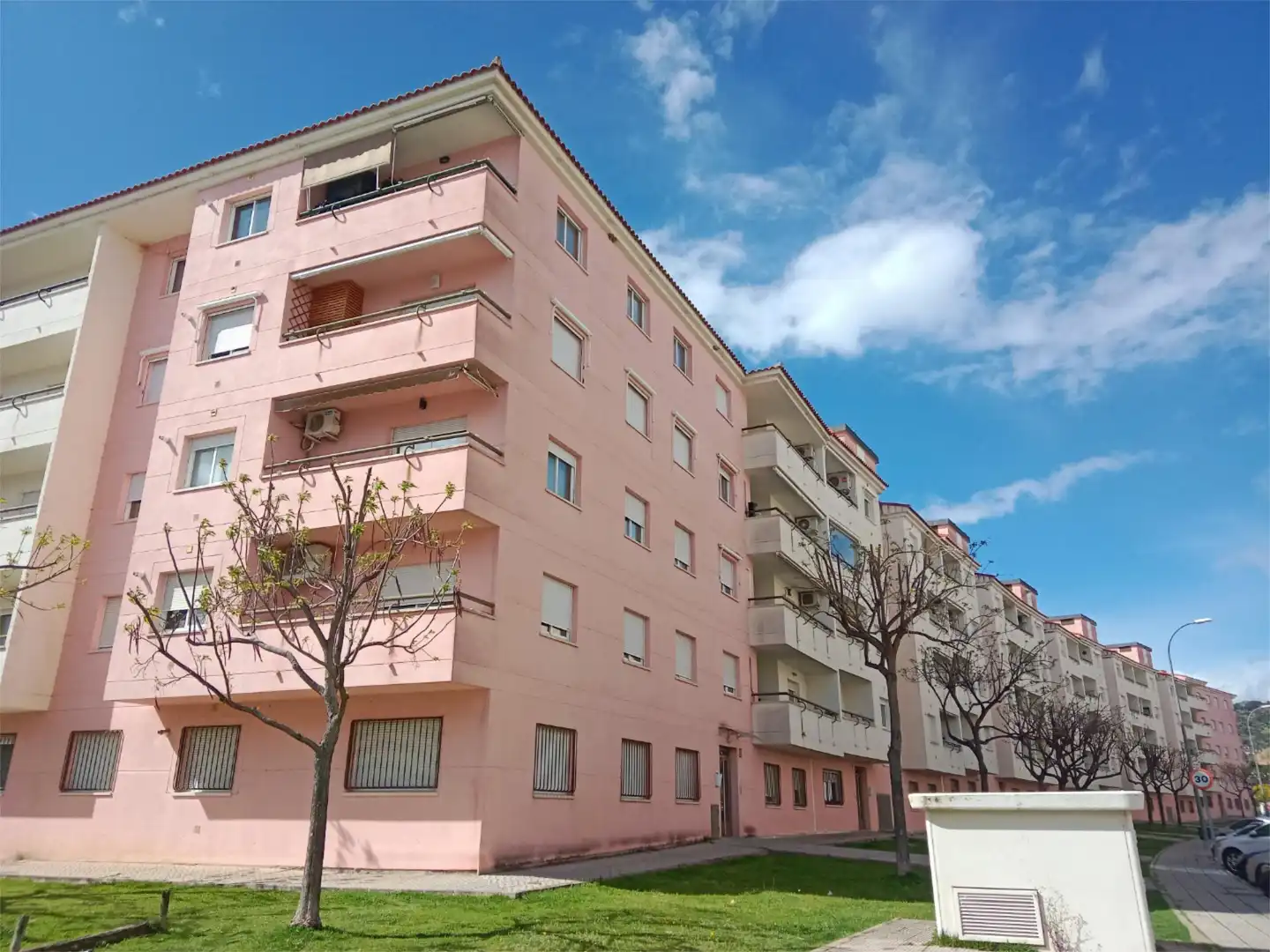 Flat for sale in Calle Sierra de Tormantos, 15, Los Pinos - El Pilar Exterior view of Flat for sale in Plasencia with Air Conditioner, Terrace and Swimming Pool