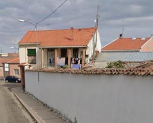 Vista exterior de Casa adosada en venda en Mojados amb Terrassa i Balcó