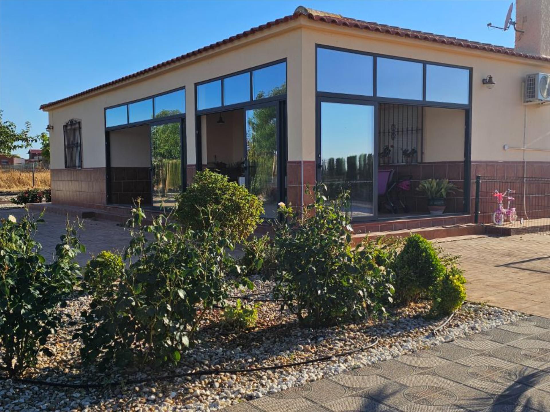 Exterior view of House or chalet for sale in Pozuelo de Calatrava  with Air Conditioner, Heating and Private garden