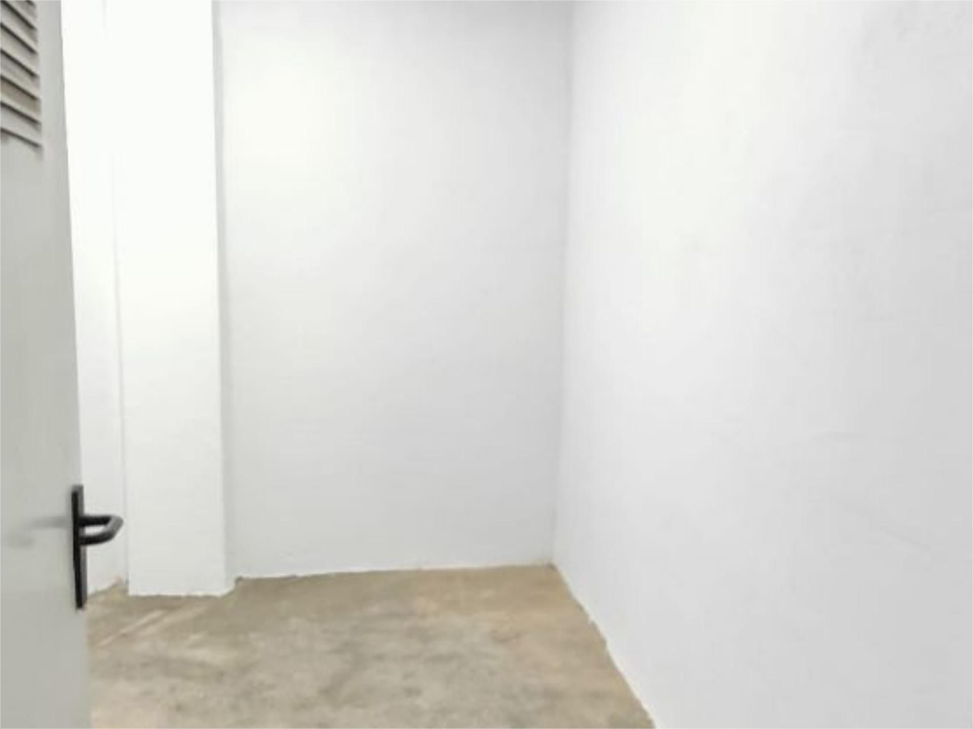 Box room for sale in Casares